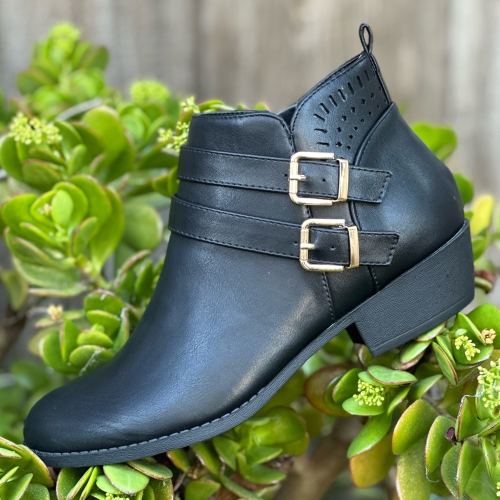 Women's black leather booties